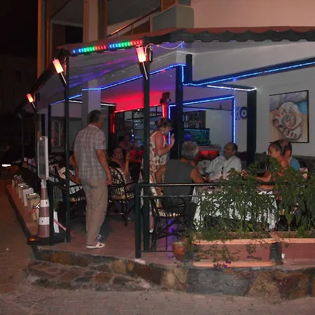海豚公寓酒店 3* 锡德