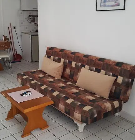 Delphin מלון דירות 2*
